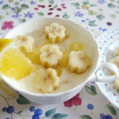 こちらは数日前に作ったレシピです♪こちらもmimiさんブログで紹介で♪冷凍,の文旦とバナナで作りました♪凍らすとシャーベットのようになり美味しいですね*^_^*